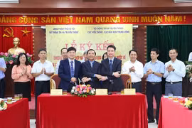 Sở TT&TT Hà Nội, Cục Viễn thông và Cục Bưu điện TW ký kết phối hợp về quản lý Bưu chính, Viễn thông và hạ tầng số (ký kết tháng 10/2020). Ảnh: Cổng TTĐT Hà Nội.