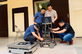 Chế tạo robot. Ảnh minh họa.