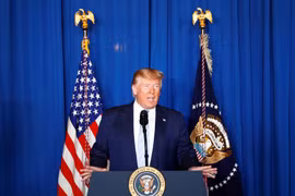Tổng thống Trump đe dọa tấn công Iran nếu có hành động trả đũa (Ảnh: Reuters)