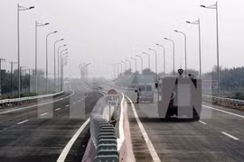 Trên thực tế, nhiều dự án hạ tầng giao thông nay đã quay trở lại thời kỳ Bộ Giao thông vận tải (GTVT) chịu trách nhiệm phê duyệt, do Ủy ban Quản lý vốn Nhà nước không đủ thẩm quyền về luật để phê duyệt các dự án này. Ảnh minh họa đoạn tuyến cao tốc Long T