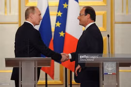 Vì sao ông Putin bất ngờ hủy chuyến thăm Pháp?