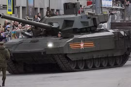 Quân đội Nga ký hợp đồng cung cấp lô xe tăng Armata đầu tiên.