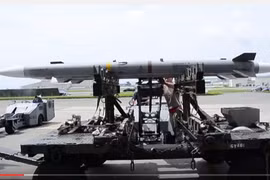 Tên lửa tấn công AIM-120.