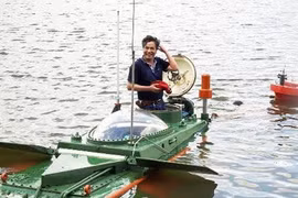 Tàu ngầm Hoàng Sa và ông Nguyễn Quốc Hòa.