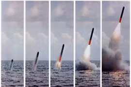 Tên lửa Tomahawk bắn từ tàu ngầm.