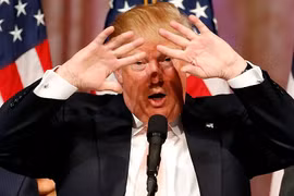 Tỷ phú Trump điêu đứng vì ảnh khỏa thân của vợ