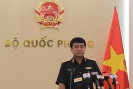 Thượng tướng Võ Văn Tuấn trả lời phỏng vấn báo chí.