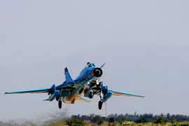 Máy bay Su-22M4 của Trung đoàn 937 cất cánh thực hiện chuyến bay trinh sát khí tượng.