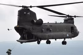 Video: Cảnh đặc nhiệm Mỹ nhảy tự do từ trực thăng Chinook