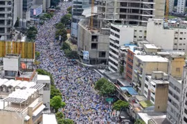 Venezuela: Một triệu người tham gia tuần hành chống chính phủ.