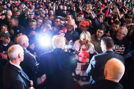 Ông Donald Trump và những người ủng hộ (ảnh minh họa)