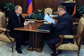 Tổng thống Putin tiến hành cải tổ nhân sự, cách chức, thay mới hàng loạt thống đốc.