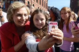Bà Hillary Clinton.