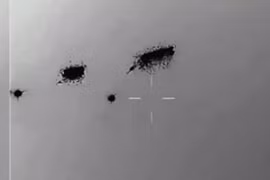 Camera nhiệt ghi lại hình ảnh hai "đĩa bay" dường như nổ tung sau khi trúng tên lửa nhưng sau đó vẫn không hề hấn gì (Ảnh: Worldjournal)