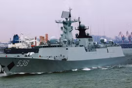 Tàu hộ vệ tên lửa Type 054A mà Trung Quốc đưa tới vùng biển Natuna đối đầu với hải quân Indonesia (Ảnh: Đa Chiều)
