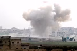 Quân đội Thổ Nhĩ Kỳ ném bom vị trí của quân đội Syria ở Idlip hôm 29/2 (Ảnh: Reuters)