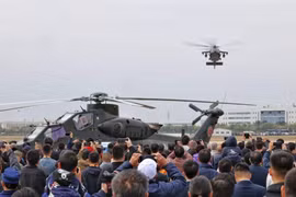 Máy bay trực thăng tấn công đa năng Z-20T gây được sự chú ý đặc biệt. Ảnh: BJnews.