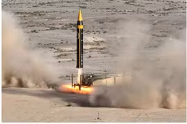 Iran công bố hình ảnh phóng thử thành công tên lửa “Khorramshahr-4”. Ảnh: IRNA.