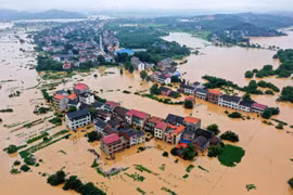Nạn lũ lụt nghiêm trọng trong mấy tháng qua đã làm hàng triệu ha cây trồng ở nông thôn Trung Quốc thất thu (Ảnh: Tân Hoa xã).