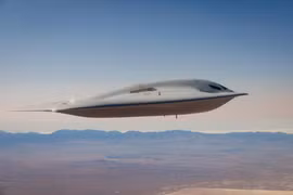 Chiếc B-21 Raider thứ hai bay thử nghiệm chuyến đầu tiên. Ảnh: QQnews.