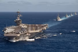 Ngày 23/1, nhóm tác chiến tàu sân bay USS Roosevelt vào Biển Đông lần đầu tiên sau khi ông Joe Biden nhậm chức (Ảnh: Sohu).