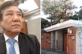 "Pháp sư" Jeon Seong-bae và nhà riêng của ông. Ảnh: Ifeng.