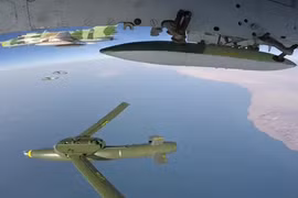 Bom lượn Yasin được thả từ máy bay Su-22 của Không quân Iran (Ảnh: Chinatimes).