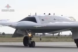 Ngày 2/12, Nga đã bắt đầu thử nghiệm sử dụng UAV thế hệ thứ 6 Sukhoi S-70 Okhotnik vào không chiến (Ảnh: BQP Nga).
