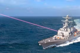 Sơ đồ mô phỏng tàu Mỹ sử dụng hệ thống Helios bắn hạ máy bay không người lái (Ảnh: globalsecurity).