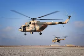Mỹ quyết định viện trợ thêm 4 máy bay trực thăng vũ trang Mi-17 mua của Nga cho Ukraine (Ảnh: USArmy).