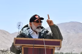 Phát biểu trước binh sĩ quân đoàn 14 ở Ladakh, Thủ tướng Ấn Độ Modi lên án chủ nghĩa bành trướng (Ảnh:Reuters).