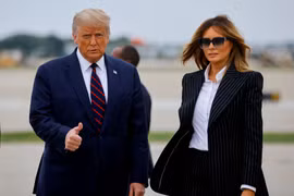 Vợ chồng ông Donald Trump đến Ohio hôm 29/9 để tranh luận với ông Joe Biden, khi đó có khả năng họ đã nhiễm virus Corona mới (Ảnh: Reuters).