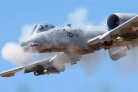 A-10 "Lợn Lòi" tuy đã 40 tuổi nhưng vẫn được lưỡng viện Quốc hội Mỹ ưu ái ủng hộ (Ảnh: USAirforce).