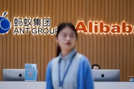 Việc cổ phiếu của Ant bị hoãn IPO trên sàn Thượng Hải và Hồng Kông đã gây thiệt hại lớn cho cả Ant Group, Alibaba lẫn ông Mã Vân (Ảnh: Reuters).