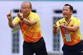 Lần nào, ông thầy Hàn Quốc cũng tạo ra bất ngờ. Ảnh LHK