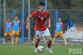 Elkan Baggott đã phải tự cách ly kiểm dịch ở Singapore. Ảnh PSSI.