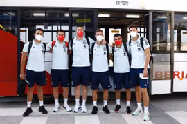 Dàn sao Olympic Tây Ban Nha đến Nhật Bản. Ảnh CNN.