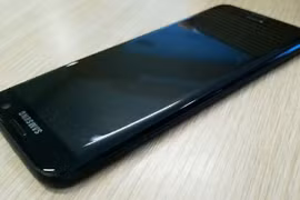 Lộ ảnh thực tế Galaxy S7 edge đen bóng