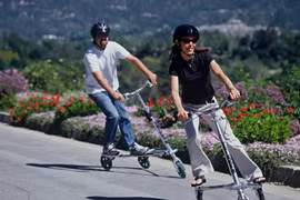 Trikke- Vừa lướt cùng chiếc scooter điện vừa tập thể dục