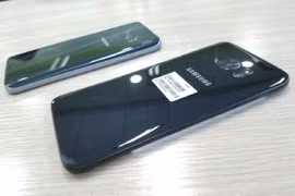 Dự đoán Samsung sẽ ra mắt Galaxy S7/S7 Edge đen bóng ngay trong dịp mua sắm cuối năm 2016 này.