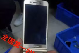 Smartphone nắp gập cao cấp của Samsung sắp ra mắt