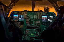 Bên trong khoang lái máy bay ném bom B1B Lancer.
