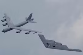 Các máy bay ném bom B-52 và B-2 Mỹ sẽ được lắp tên lửa hành trình mới LRSO. Ảnh: Cankao.