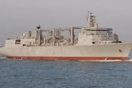 Tàu tiếp tế nhanh Type 901 Trung Quốc. Ảnh: Sina