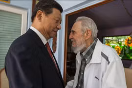 Chủ tịch Trung Quốc Tập Cận Bình đến thăm lãnh tụ Cuba Fidel Castro. Ảnh: Sputnik News