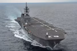 Tàu sân bay trực thăng Izumo Lực lượng Phòng vệ Biển Nhật Bản. Ảnh: Sina