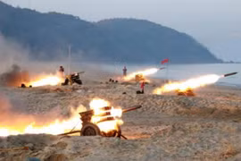 Hiện trường huấn luyện bắn pháo của Triều Tiên. Ảnh: Tân Hoa xã/KCNA