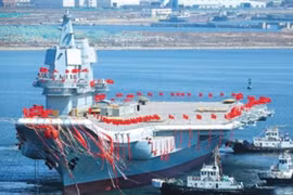 Ngày 26/4/2017, tàu sân bay tự chế đầu tiên Type 001A Trung Quốc hạ thủy. Ảnh: Reuters
