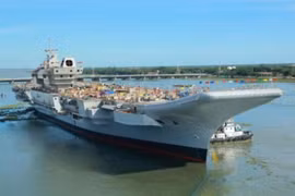 Tháng 7/2015, tàu sân bay INS Vikrant Ấn Độ hạ thủy. Ảnh: Sina Trung Quốc