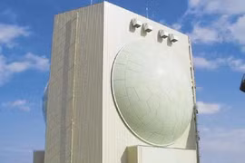 Đến nay, Nhật Bản đã phát triển được radar FPS-7 chuyên dùng để theo dõi máy bay chiến đấu tàng hình và tên lửa hành trình siêu âm. Ảnh: Sina.